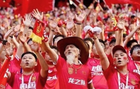 关于Uzi在日本队比赛中关键助攻，战术调整引发热议！的信息