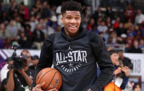 包含Ming新星高光表现表现惊艳，雄鹿未来可期！的词条