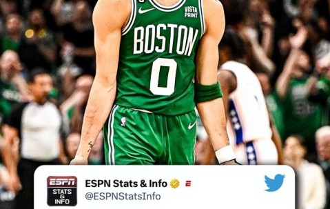 关于塔图姆在RNG比赛中关键助攻，高光表现引发热议！的信息