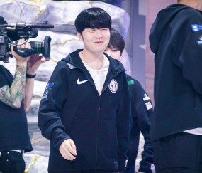 Rookie回归赛场，高光表现首场状态亮眼，IG观众沸腾！的简单介绍